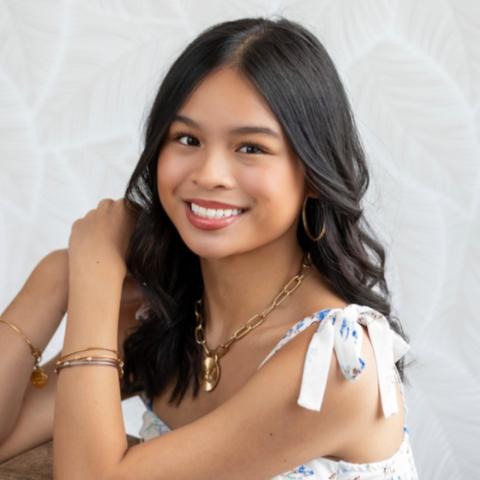 Chloe Retuya headshot