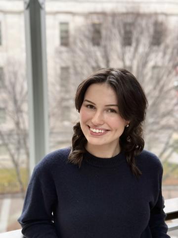 Ellie Porter headshot